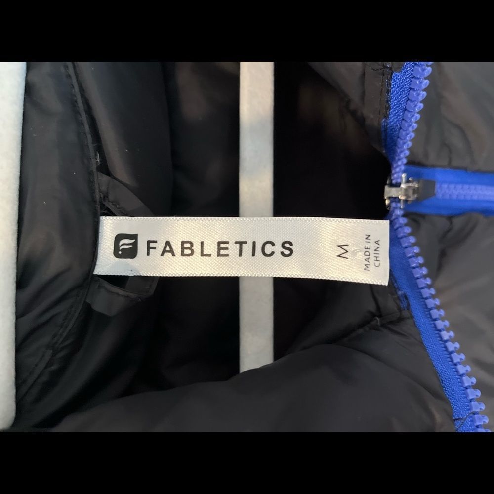 𝅺Fabletics  jacket. Size medium. Brand new condition. Black/blue. Zip up. - Picture 9 of 16